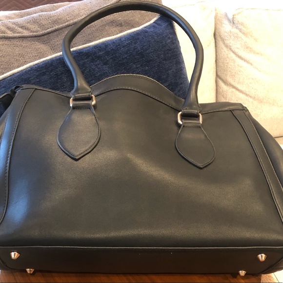 PRISTINE NWT! Black Shiraleah Chicago Mid-Size Tote (Vegan Leather Ella Style) - Picture 3 of 9